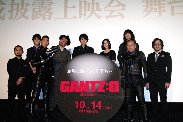 「GANTZ:O」完成披露上映会にキャスト陣や監督が登壇 舞台上では芸人たちが持ちネタを連発