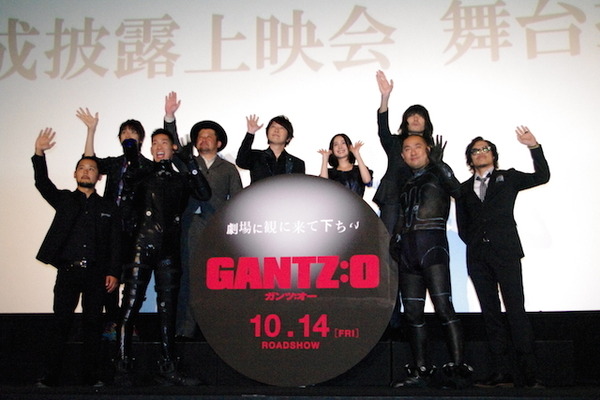 「GANTZ:O」完成披露上映会にキャスト陣や監督が登壇 舞台上では芸人たちが持ちネタを連発