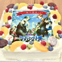 「ディバインゲート」シリーズ4周年を記念したお祝いケーキが編集部に到着 画像