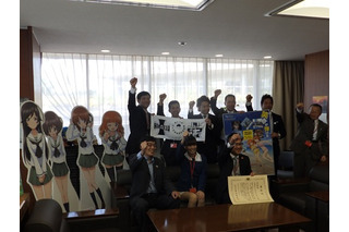 「ガールズ＆パンツァー」一行＆大洗町関係者　「ガルパンバス2号」で観光庁長官を表敬訪問 画像