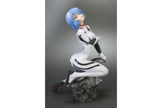 「ヱヴァンゲリヲン」綾波レイ、艶っぽいプラグスーツ姿フィギュアが再登場 画像