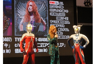 高見沢俊彦、東京おもちゃショーで「ウルトラマン列伝」新主題歌を熱唱 画像