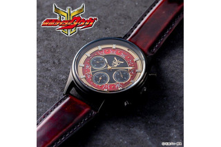 「仮面ライダークウガ」20周年記念！ ライジングマイティをイメージした腕時計が登場 画像