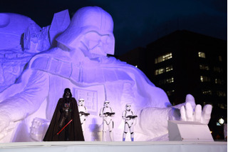史上最大級、さっぽろ雪まつりに巨大ダース・ベイダー大雪像が完成 画像