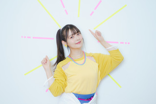 上坂すみれ『声優と夜あそび2023』水曜日MCに♪ 鈴木愛奈とのコンビは「おじさん度高めの曜日になる」【インタビュー】 画像