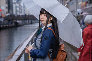 【コスプレ】「リコリス・リコイル」井ノ上たきな、雨の中たたずむ姿が美しい！ 注目レイヤー・なのか【写真7枚】 画像