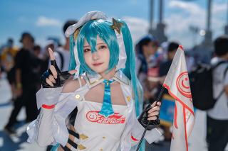 【コスプレ】レーシングミクはやはり神！ トリダモノ先生デザインの2023Ver.のコスを人気レイヤー・うりんが披露【写真8枚】 画像