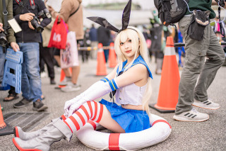 【コスプレ】「艦これ」島風のS字ラインポージングが抜群のキープ力！ ウサ耳、セーラー服、ミニスカは世代を跨ぐ人気っぷり【写真9枚】 画像