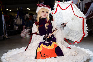 【コスプレ】『東方』“八雲紫”のフルオーダー衣装に幻想郷を見た！表現力も桁違いの実力派レイヤー・菊壱【写真9枚】 画像