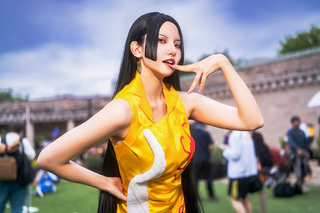 【コスプレ】長身美女が「ONE PIECE」の女帝ハンコックを完全再現！腰の細さに注目 画像