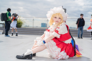 【コスプレ】吸血鬼美少女の可憐な姿に魂奪われそう...「東方」フランドールを激写！ 注目レイヤー・あまねちゃん 画像