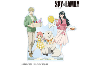 「SPY×FAMILY」アーニャたちとホリデーパーティー♪ ユーリ、フィオナも一緒！Tシャツ、アクスタなど登場 画像