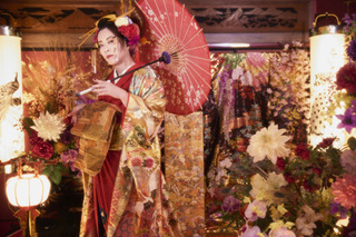 声優・谷山紀章が“花魁”に!?身請けさせて！ “ゴシックスタイル”は爆イケすぎる！ 50歳記念写真集「KRONICLE」先行カット 画像