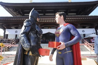 バットマン、スーパーマンが「豆まき」　増上寺「節分追儺式」で正義をアピール 画像