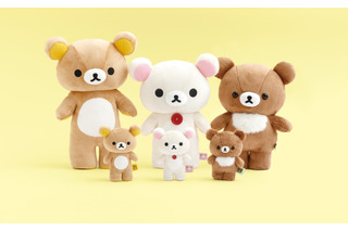 リラックマが立った!? 立てて飾れるぬいぐるみ新登場！ ぬいぐるみ素材のバッグや財布も♪ 画像