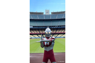 ウルトラマン＆バルタン星人がドジャースタジアムで乱闘!? 「MLB」ドジャースの始球式に登場 画像
