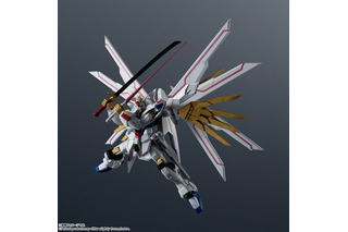 キラの新たな翼…マイティーストライクフリーダムガンダムが6月27日に発売！ プラウドディフェンダーは切り離して展示可能 画像
