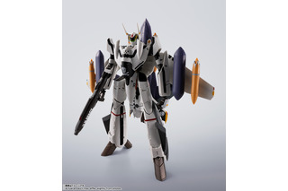 「マクロスゼロ」若き日のロイ・フォッカーが駆る“VF-0S”、最強装備で再登場！三段変形が楽しめる＆スカルマークの専用台座付属 画像