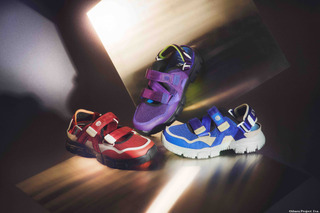 「エヴァ」零号機、初号機、弐号機をイメージ！スニーカーの安定感&サンダルのフラットさが融合した2WAY仕様コラボシューズ登場 画像