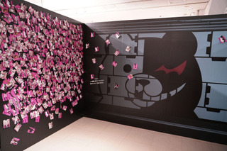 「ダンガンロンパ」15周年記念！初の大規模展覧会が開幕♪ 3月10日には特集番組の放送も 画像