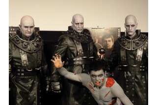 「バイオハザード ダムネーション」　アンデッド芸人・小島よしおがタイラント隊と勝負 画像