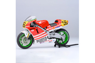バイクマンガの金字塔「バリバリ伝説」巨摩郡の「WGP500」挑戦時の愛機・NSR500が立体化！ 「大阪モーターサイクルショー」でも販売・展示 画像