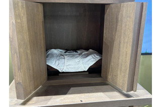 「無職転生」ロキシー教祭壇に内山夕実＆小原好美が詣でる!? 「御神体がw」「シュールすぎる」 画像