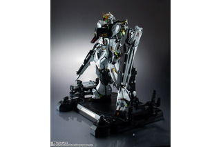 このνガンダムは“伊達じゃない！”「機動戦士ガンダム 逆襲のシャア」νガンダムが本物のメカを思わせる立体化！「解体匠機」が再販決定 画像