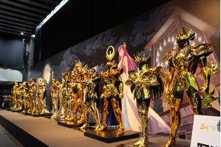 「聖闘士星矢30周年展」レポート 車田正美の原画や黄金聖衣12体が勢揃い 画像