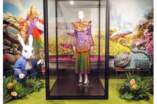 「アリス・イン・ワンダーランド」ジョニー・デップ着用衣装も　銀座三越で展示 画像