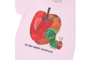 「はらぺこあおむし」デザインTシャツに新色10カラー登場！親子で楽しめるリンクコーデも 画像