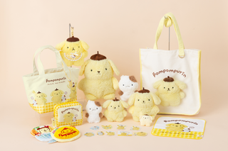 歴代のポムポムプリンが集結♪ “あの頃”のぬいぐるみを再現したレトロなグッズなど全16アイテム発売！ フォトスポットも展開 画像