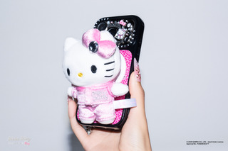 「ハローキティ」Y2Kファッションに大変身☆レオパード柄やぬいぐるみチャームが「CASETiFY」コラボで登場 画像