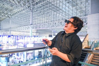 いつでもどこでもゲーム漬け。XRグラス「VITURE Pro 2」で、東京ゲームショウの待機時間中にも『鬼武者 Way of the Sword』に没頭！ 画像