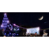 「スヌーピーミュージアム」クリスマスイルミネーション ピーナッツの仲間たちが冬の夜空を彩る 画像