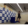 黒崎真音、9thシングル発売記念イベントでファンと一緒に“乾杯” 画像