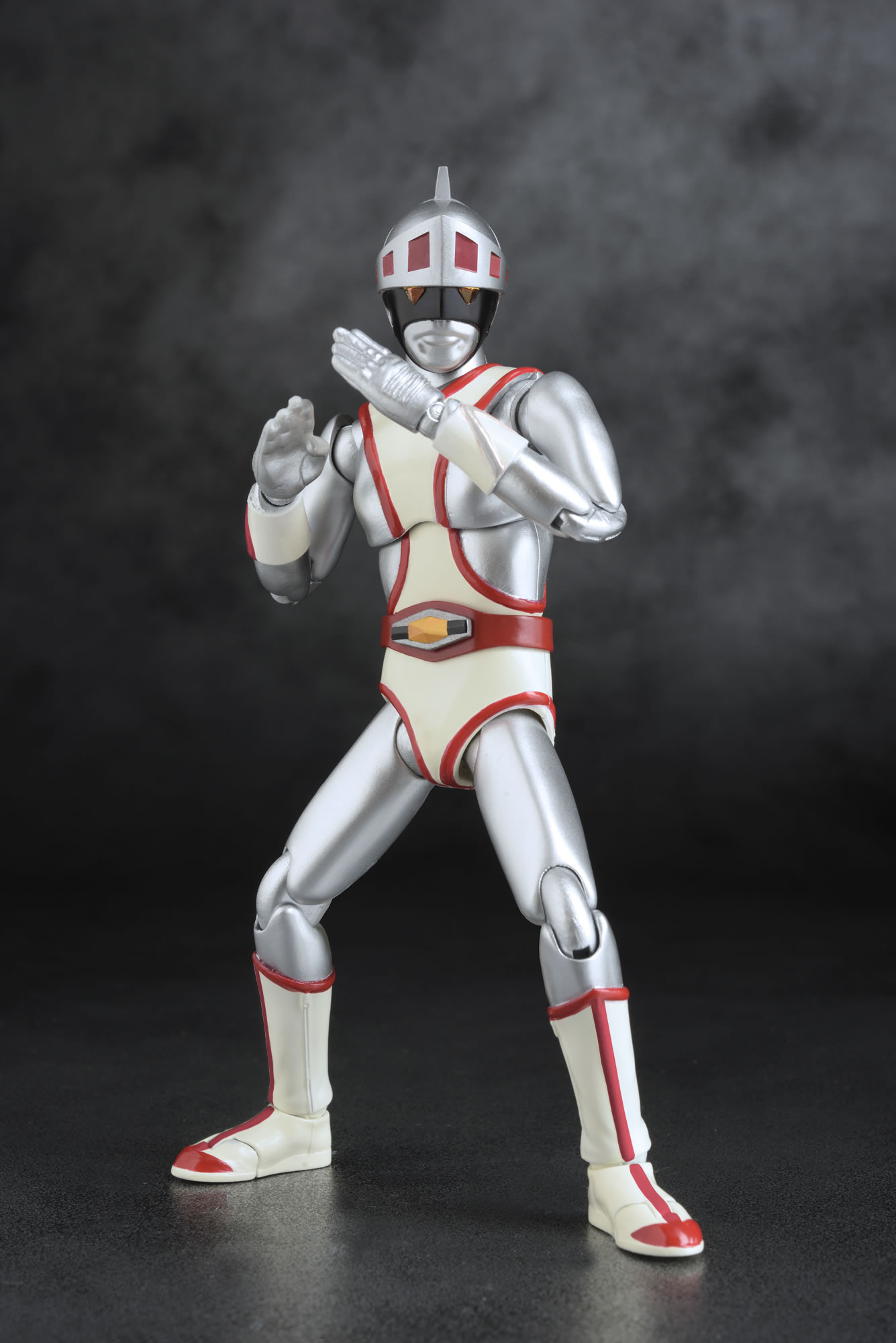 シルバー仮面ジャイアント」がアクションフィギュア化！サーベル付属で 
