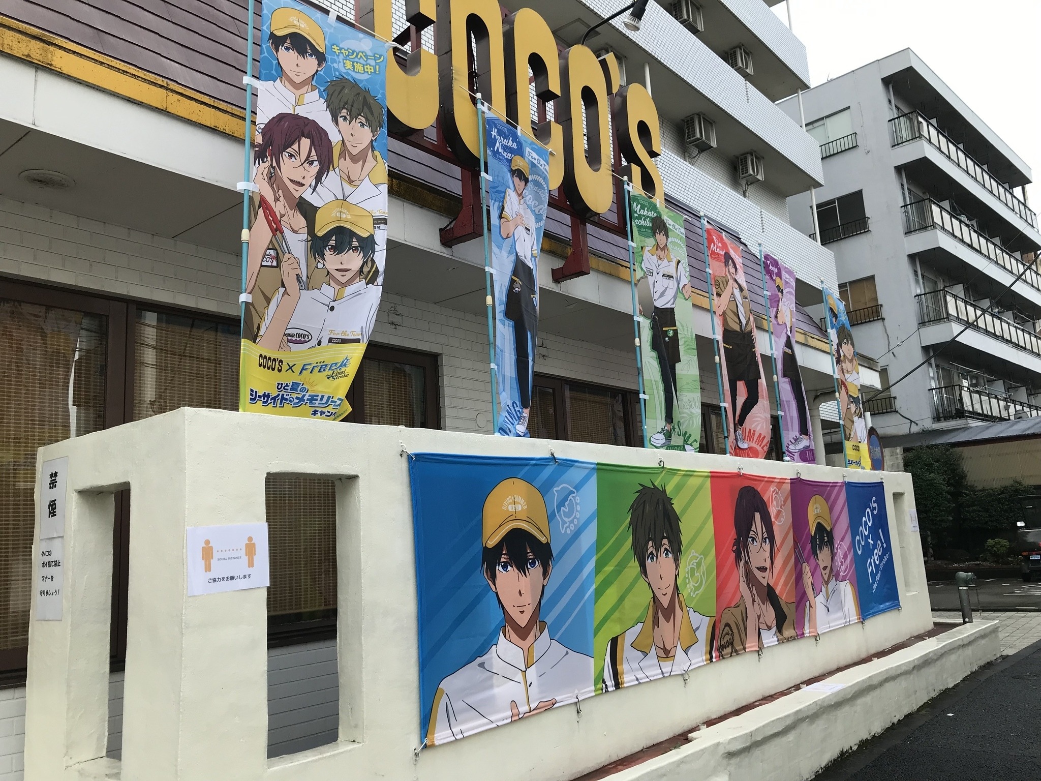 劇場版 Free!×ココス」遙たち勢揃いの特別パネルがお出迎え！ コラボ