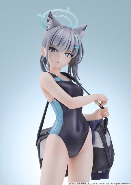 スラっと伸びた美脚が目に眩しい！競泳水着姿の『ブルアカ』シロコが