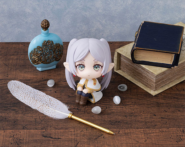 葬送のフリーレン」おすわり＆見上げポーズがキュート♪ フリーレンが