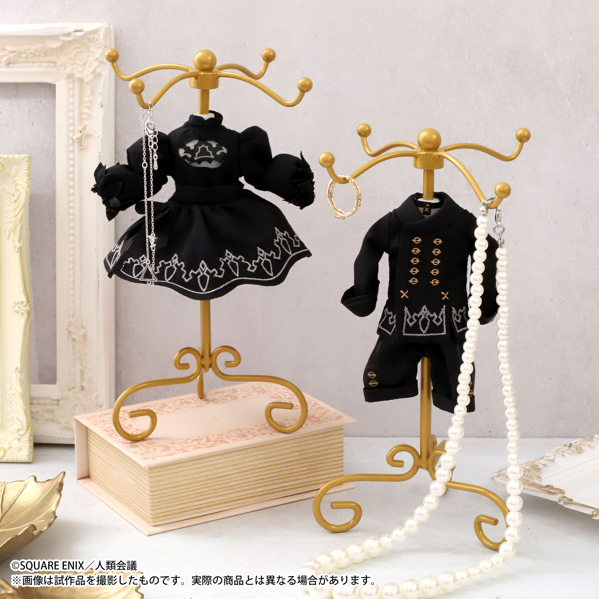 NieR:Automata」2Bと9Sの衣装を細部まで再現！ 刺繍も美しいトルソー型 