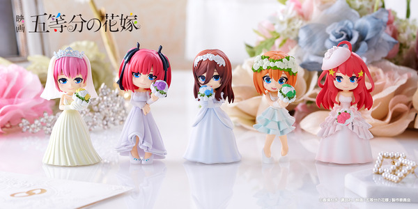 映画「五等分の花嫁」ウェディングドレス姿の五つ子が手のひらサイズに 