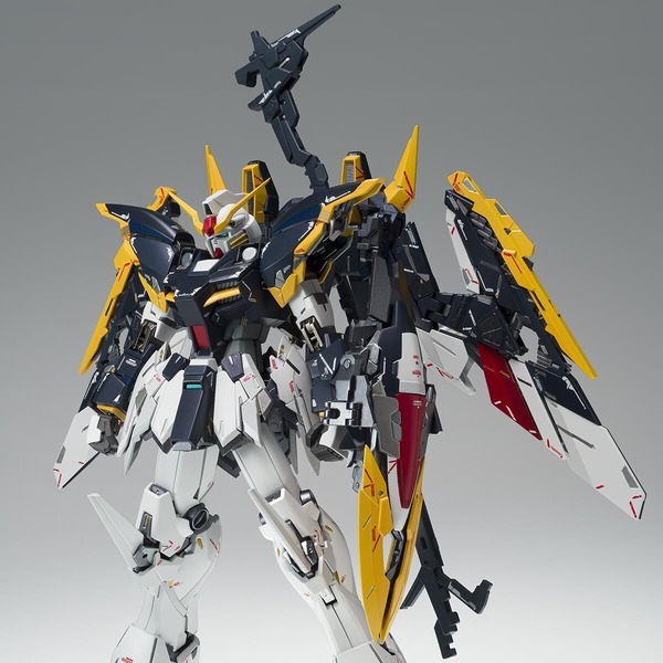 新機動戦記ガンダムW」ガンダムデスサイズからウイングガンダムゼロの 