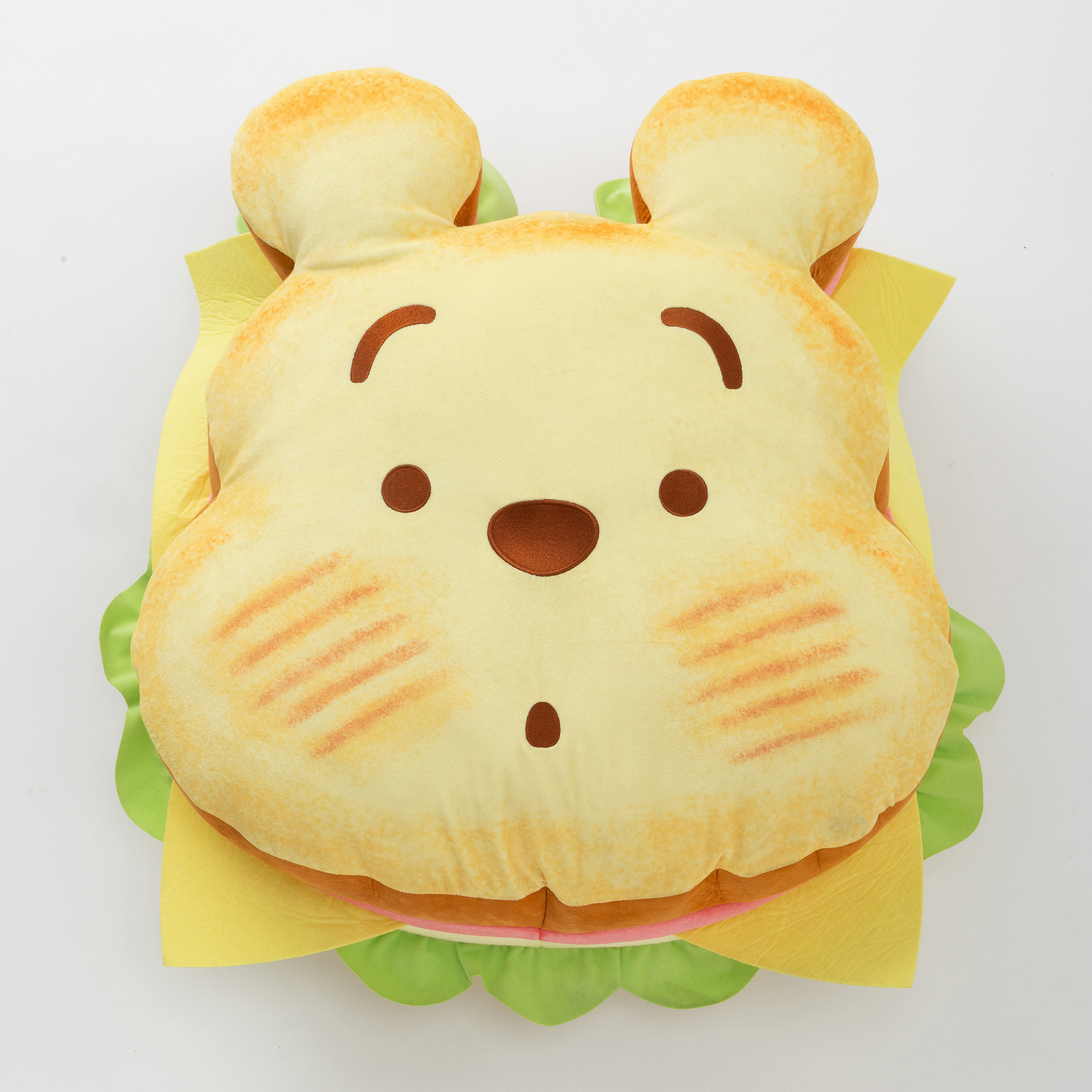 ディズニー」プーさんが特大サンドウィッチ型クッションに♪ 圧倒的な 