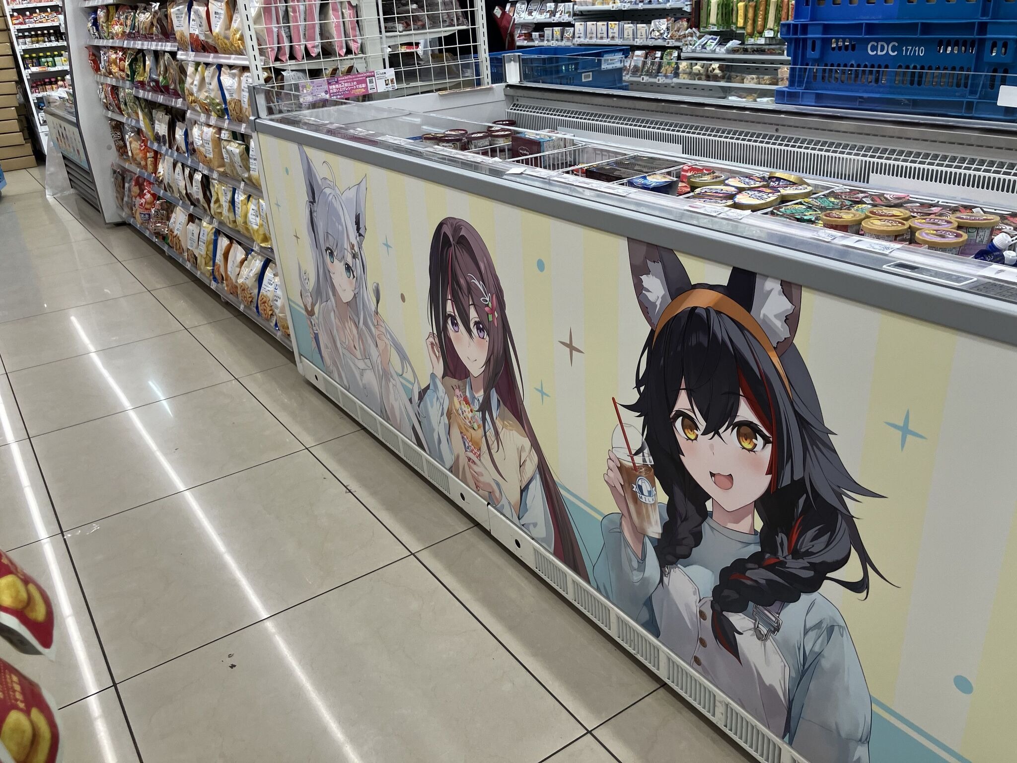ホロライブ」白上フブキ、AZKi、大神ミオ、常闇トワ、フワモコで店内が