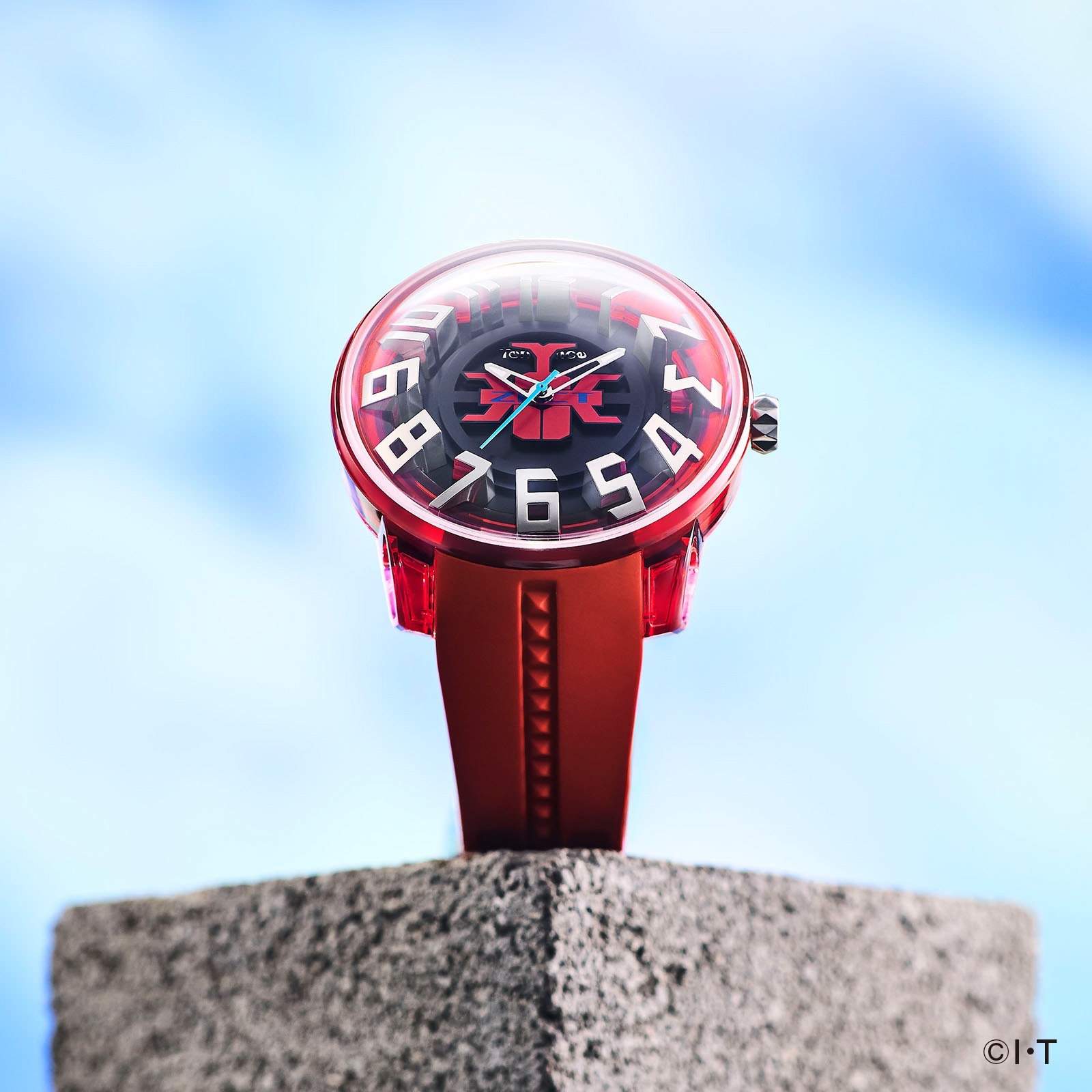 仮面ライダーカブト」×「Tendence」コラボ腕時計が登場！ スーツ