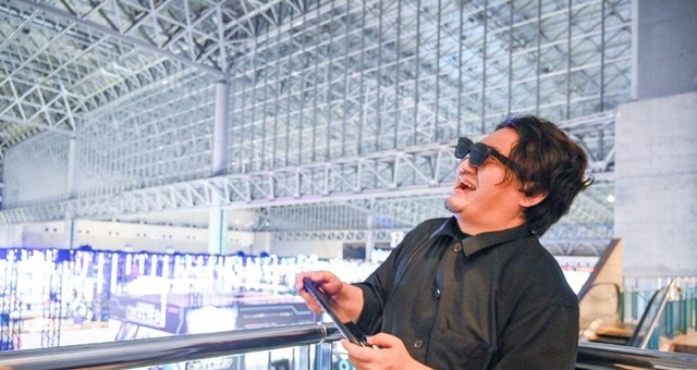 いつでもどこでもゲーム漬け。XRグラス「VITURE Pro 2」で、東京ゲームショウの待機時間中にも『鬼武者 Way of the Sword』に没頭！ 画像