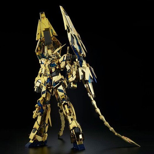 「MG 1/100 ユニコーンガンダム3号機 フェネクス （ナラティブVer.）」14,040円（税込）(C)創通・サンライズ