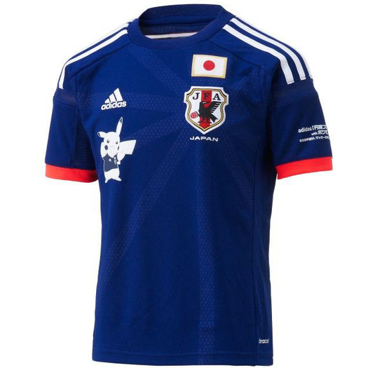 ピカチュウが胸に輝く「サッカー日本代表レプリカユニフォーム」発売