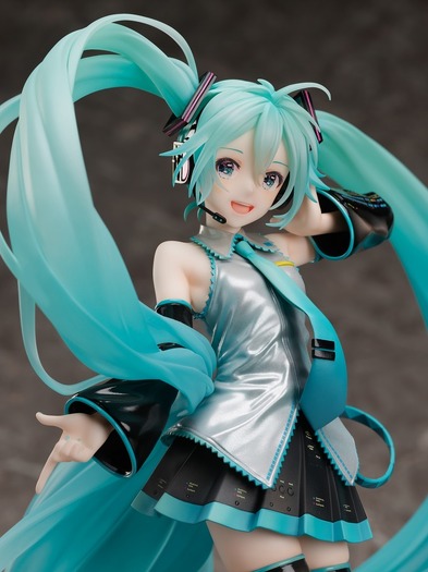 「初音ミク・クロニクル 1/7スケールフィギュア」22,000円（税込）Art by Rella（C）Crypton Future Media,INC.